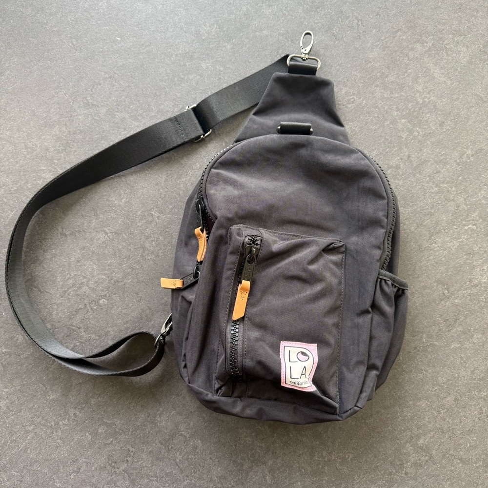LOLA california | crossbody sling pack, black and pink